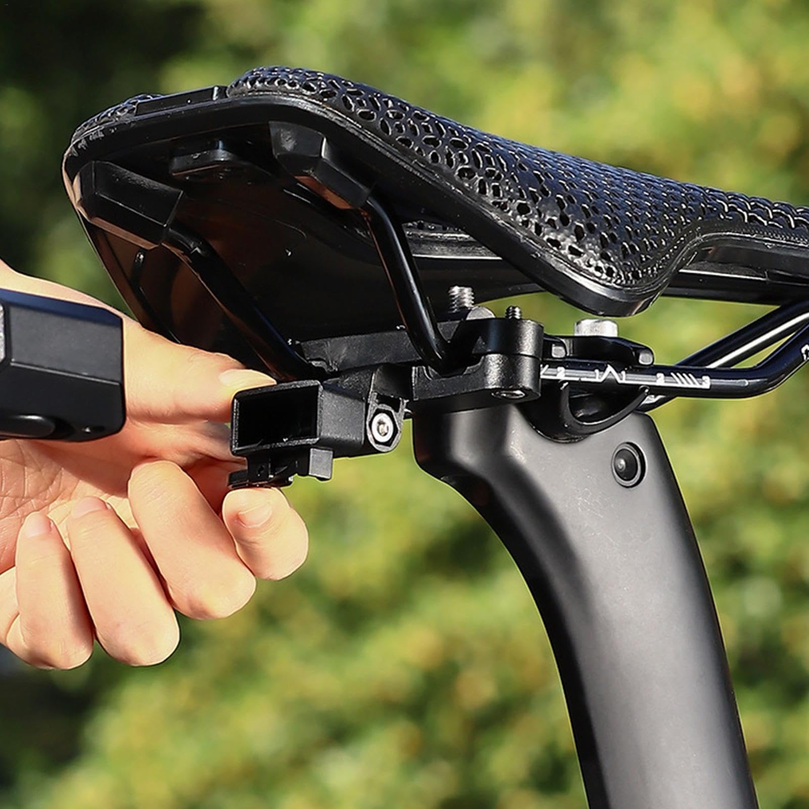 Amazon | 自転車テールライトラック、自転車サドルライトマウント,電動